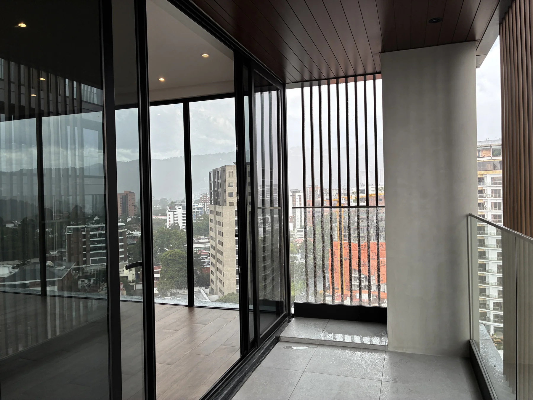 Balcón del apartamento GAURA N-1601 en nivel 16